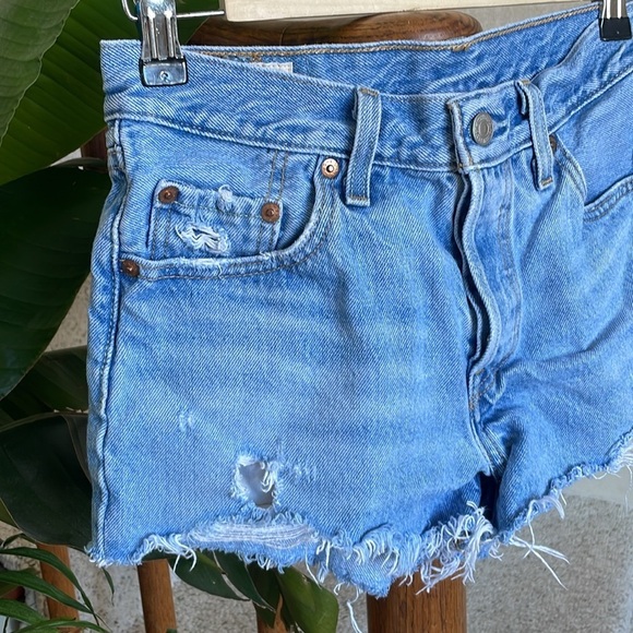 Levi's 501 Premium Denim Cotton Buttonfly Jean Shorts - Picture 2 of 13